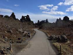 Sentier à Dimmuborgir