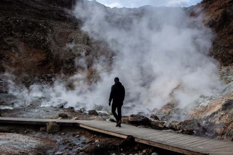 Trek dans une zone géothermique